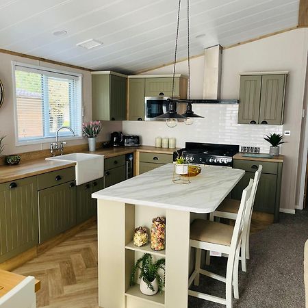 Barakah Lodge With Hot Tub York Zewnętrze zdjęcie